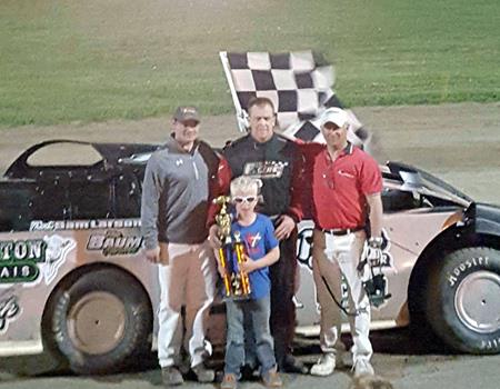 Winners of a race with the trophhy